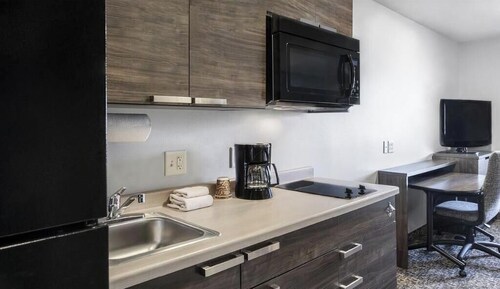 Cozy 1-bedroom hotel in delightful Huntersville up to 2 people