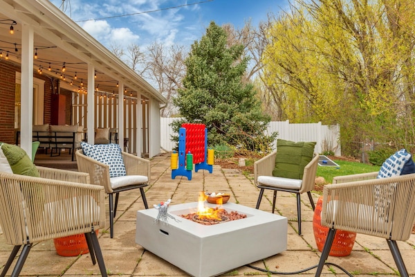 Conversations under the open sky arund a firepit