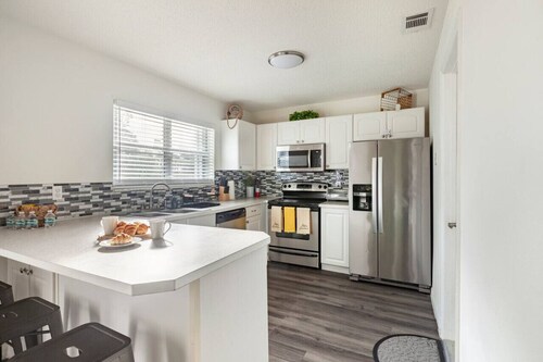 Cozy 3BR Home Near Beaches | Private Yard & Family Friendly