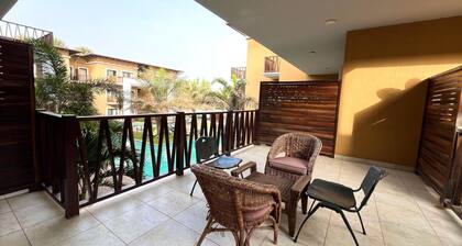 Luxury Apartment with Amazing Pool view 3mins walk to the Beach, Restaurant