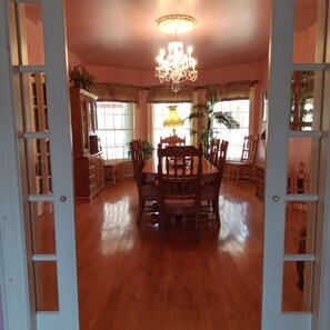 Dining - Castle on The Lake (Madawaska)