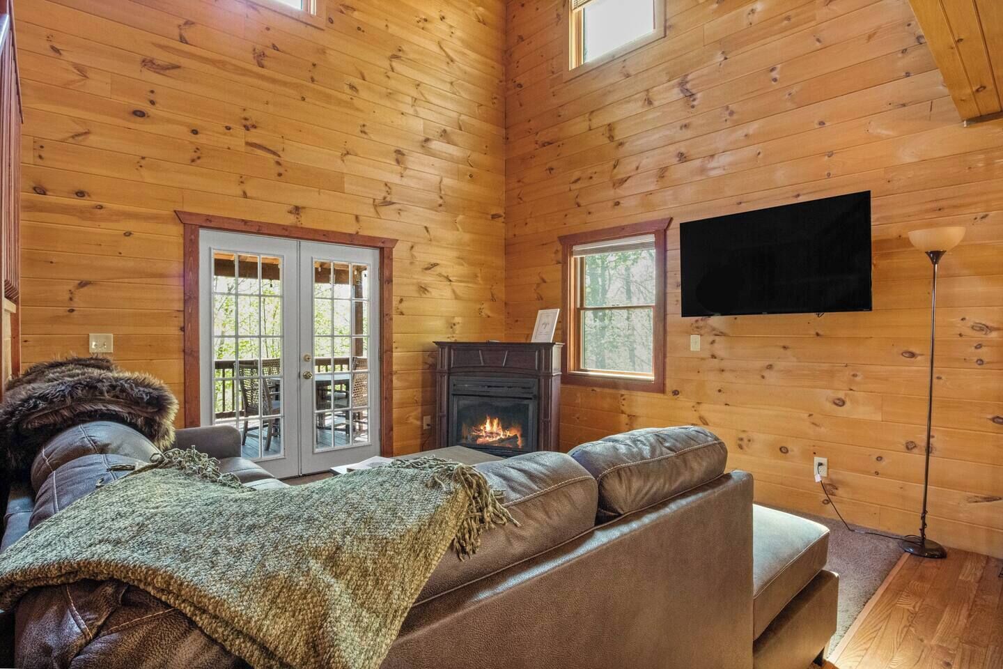 智能電視、壁爐、 辦公室