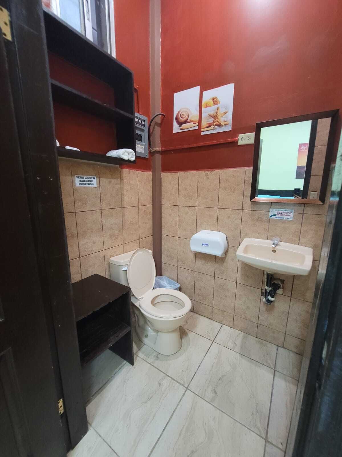 Family Suite | Bathroom | Shower, rainfall showerhead, towels
