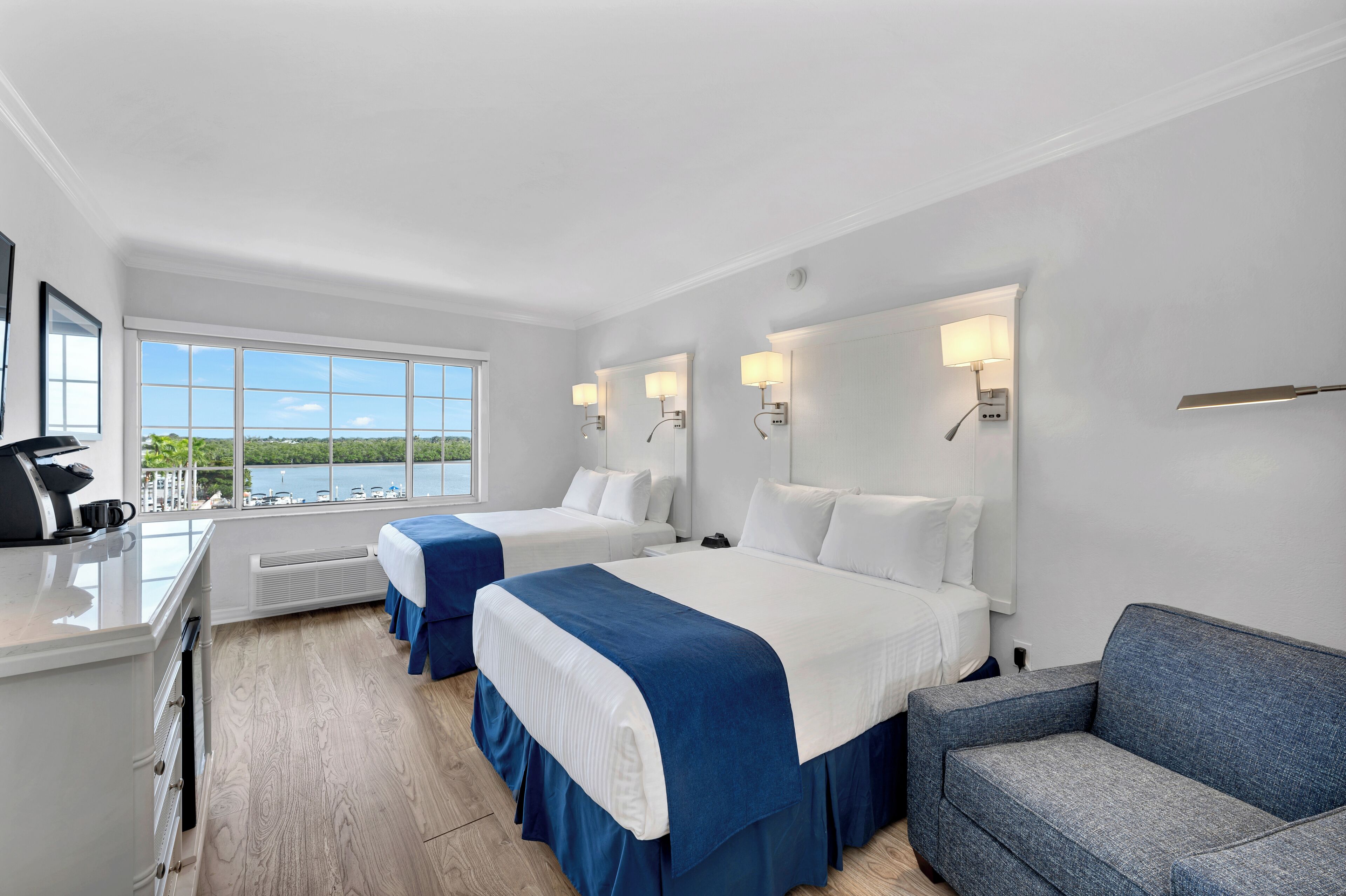 Waterfront Hotel on 5th Avenue South! 4 Rooms! Heated Outdoor Pool & Spa!