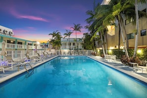 Outdoor pool - Spacious Suite at New Yorker Hotel - Pool, Free Parking, WiFi and Coffee! (Miami)