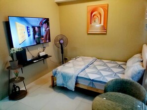 1 bedroom, iron/ironing board, free WiFi, bed sheets - Affordable & Cozy Studio - Salcedo Square, Salcedo Village, Makati City (Makati)