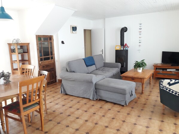 Smart-tv, dvd-afspiller, bøger