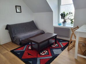 Smart-tv, dvd-afspiller, bøger