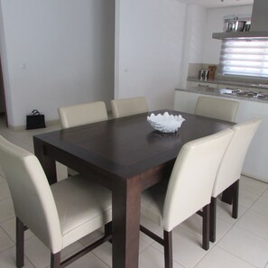 Villa | Dining
