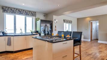 冰箱、微波炉、烤箱、洗碗机