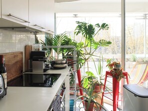Fridge, microwave, oven, dishwasher - Spacious cocoon with a terrace view on the canal  (Paris)