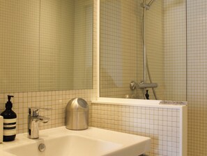 Hair dryer, towels