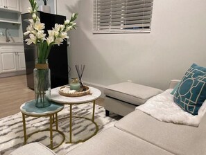 Smart TV - The Cozy Small Place (Los Angeles)