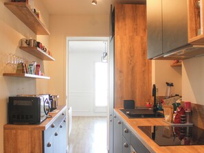 Kylskåp, mikrovågsugn, ugn och diskmaskin