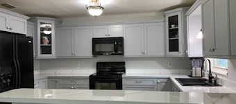 Peaceful family retreat-centrally located for attraction options!