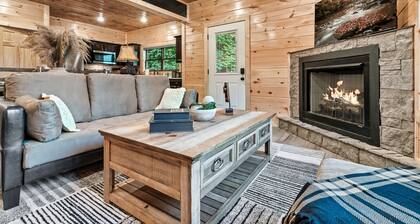 NEW! 4BR Pigeon Forge cabin downtown. Close to everything! Pet friendly!