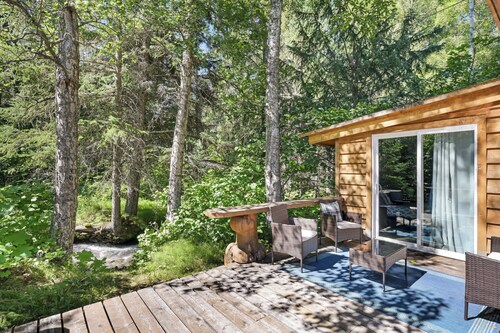 Bowman's Cabin - a private cabin in Hope, Alaska right on Bear Creek