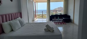 Romantic Room | 1 bedroom, individually furnished, free WiFi, bed sheets