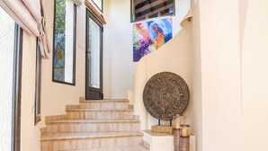 A staircase with beige steps leading to a landing. - Villa Las Viñas with swimming pool & stunning view (Teulada)