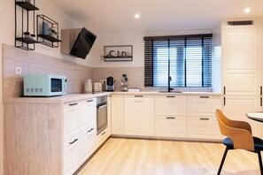 Fridge, microwave, oven, stovetop - Stijlvol appartement met jacuzzi & sauna (Herk-de-Stad)