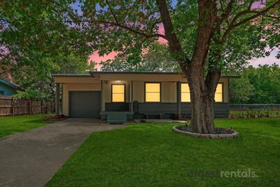 Beautiful Family Home, Garage, Pet Frndy and W&D!
