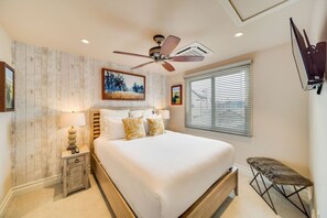 2 bedrooms, desk, WiFi, bed sheets