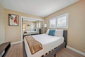 4 slaapkamers, een strijkplank/strijkijzer, reisbedje, wifi