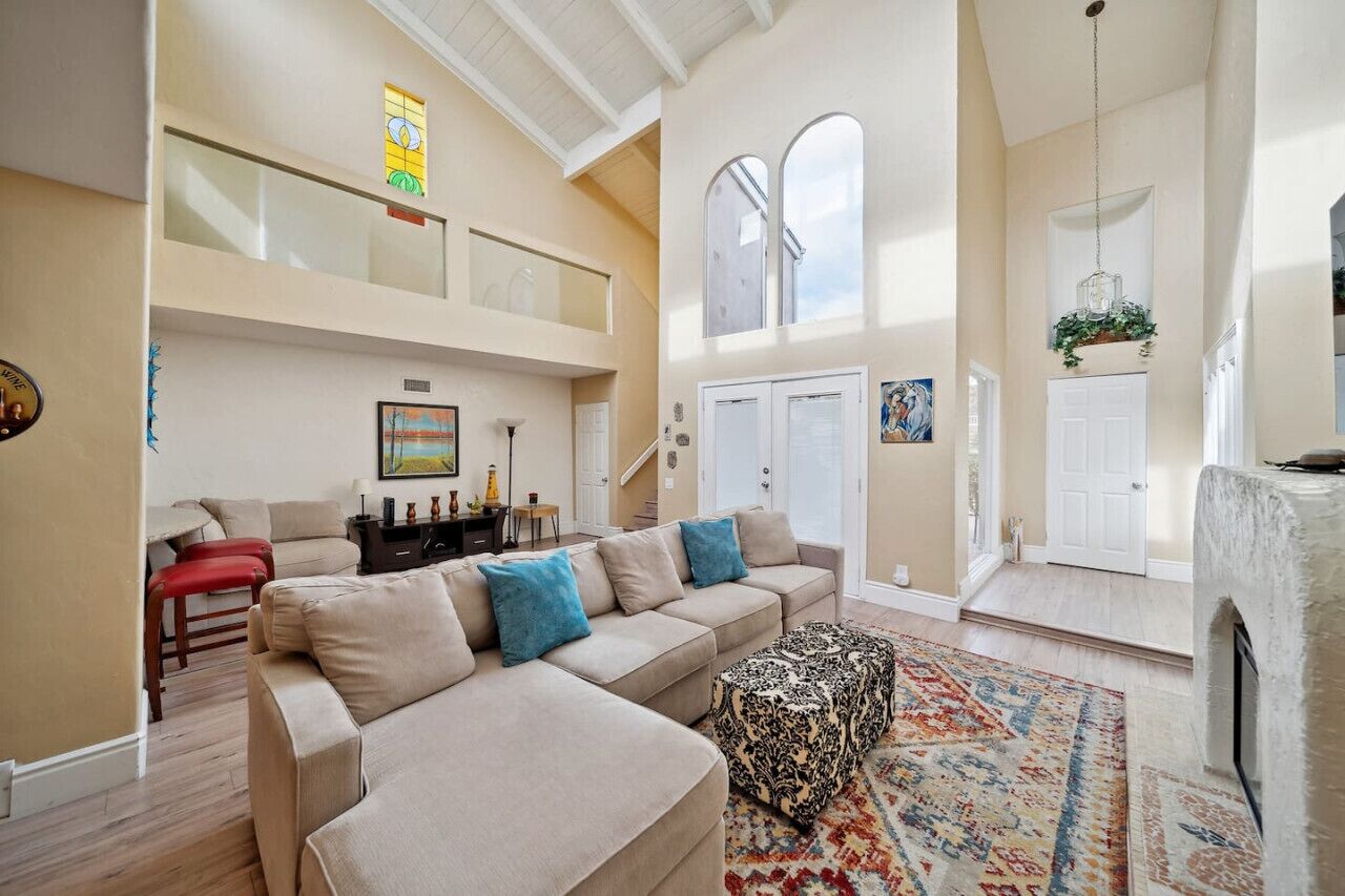 Televisión y chimenea 