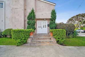 Exterior - Pet-Friendly Gem Near Beach with Private Patio (Newport Beach)