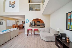 TV, peis og kontorer