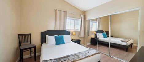 4 Schlafzimmer, Bügeleisen/Bügelbrett, Reisekinderbett, WLAN