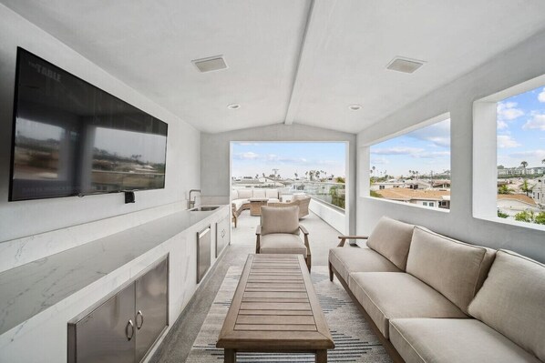 Télévision, cheminée