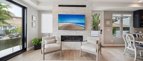 Télévision, cheminée