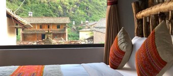 Family Room with Mountain View - O'Chau Meo Vac Homestay