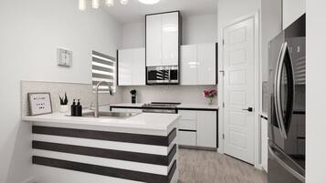 Kühlschrank, Mikrowelle, Ofen, Herdplatte