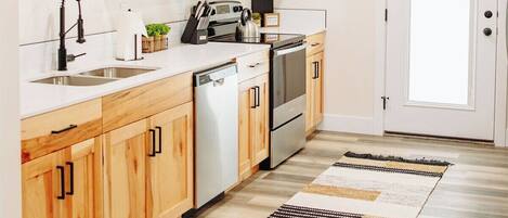 Kühlschrank, Ofen, Herdplatte, Geschirrspüler