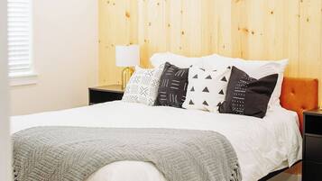 3 bedrooms, travel crib, WiFi, bed sheets