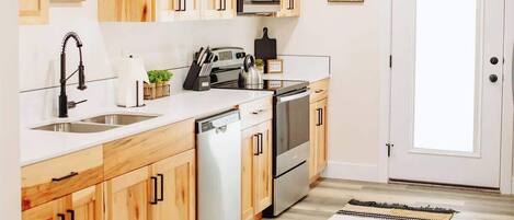 Refrigerador, horno, parrilla de estufa y lavavajillas