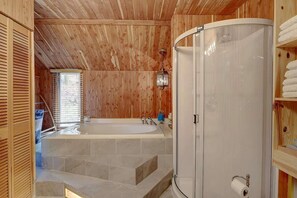 Douche, séchoir à cheveux, serviettes fournies