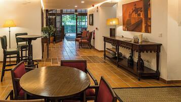 Een 49-inch flatscreentelevisie met digitale zenders