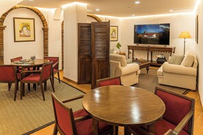 Télévision à écran plat de 49 pouces avec chaînes numériques