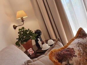 Panoramic Suite, Non Smoking, City View | Living area