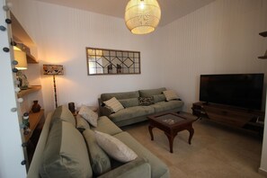 TV - Seaviews and private terrace - this newly built townhouse in Conil offers comfort in  beautiful location (Conil de la Frontera)