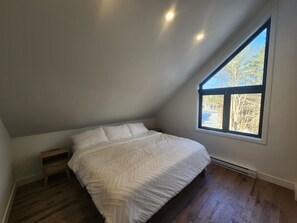 3 bedrooms, WiFi, bed sheets - Ô Nuage Spa & Massage (Weedon)