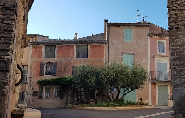 Exterior - Luberon - Vue Exceptionnelle - Location de Maisonnette 4 Personnes (Ménerbes)