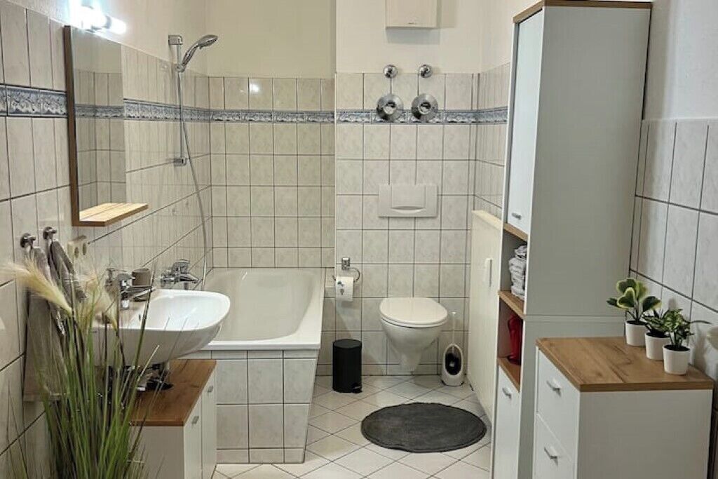 Haartrockner, Handtücher, Seife, Toilettenpapier