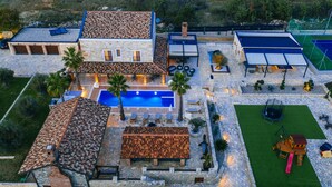 A large house with a swimming pool, outdoor seating, and a tennis court. - Villa Marta Zadarvillas (Nin)
