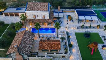 House | 8 bedrooms
