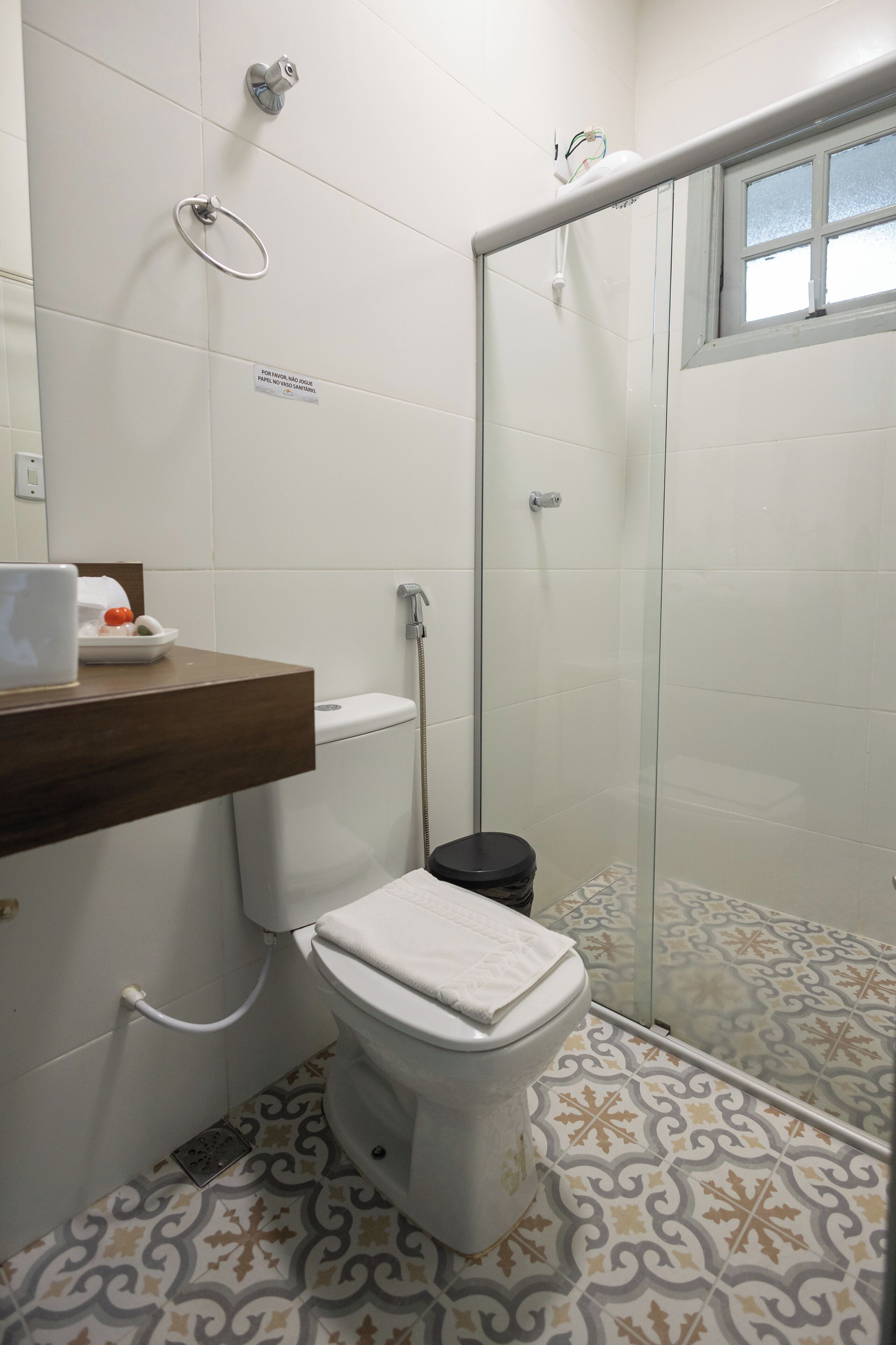 Superior tvåbäddsrum | Badrum | Dusch, regndusch, gratis toalettartiklar och handdukar