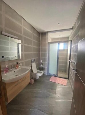 Asciugamani, sapone, carta igienica